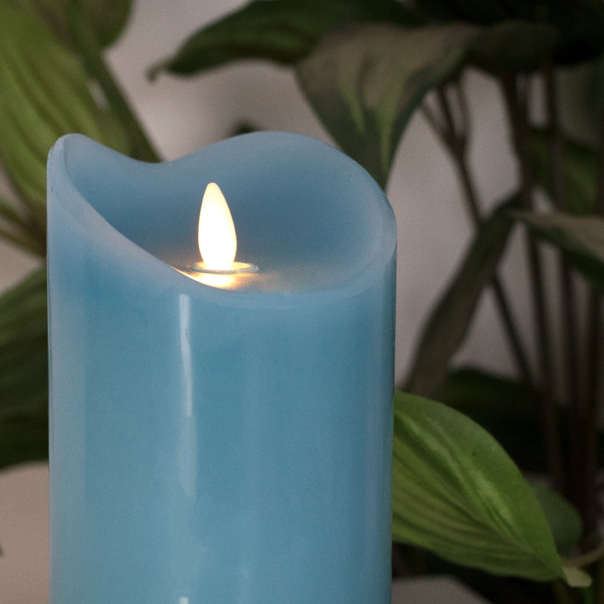 LED-Echtwachskerze mit "Flamme", Hellblau, 23cm