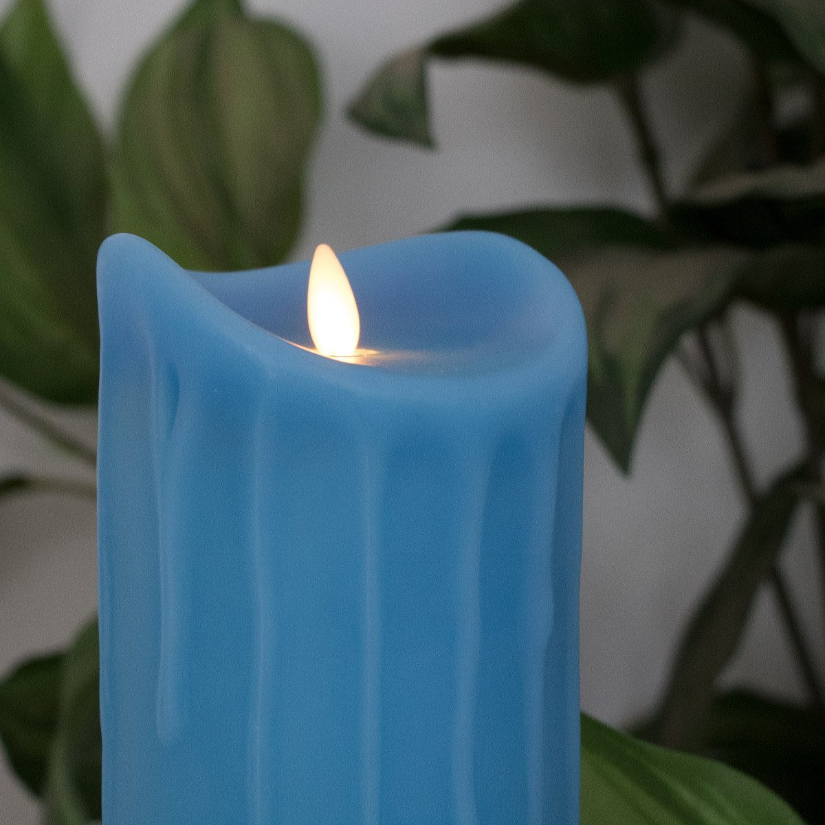 LED-Echtwachskerze mit "Flamme", Hellblau, 18 cm, Wachstropfendesign